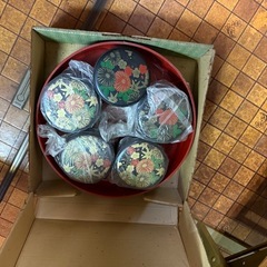 お椀やお重箱の画像