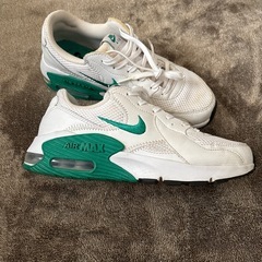 スニーカーの画像