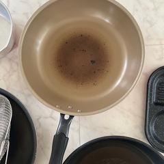 フライパンいろいろの画像