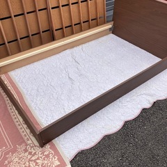 120×200 セミダブルベッド　マットレス汚れてますの画像