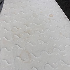 120×200 セミダブルベッド　マットレス汚れてますの画像