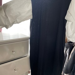 黒系ワンピース　ユニクロの画像