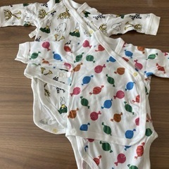 赤ちゃん肌着まとめ売りの画像