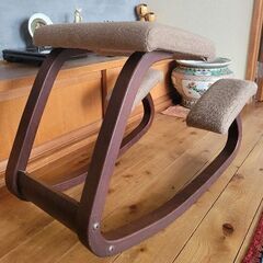 STOKKE バランスチェア VARIABLE バリアブル ストッケ 姿勢の画像