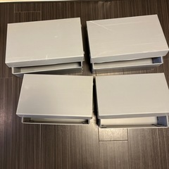 蓋付きブックケース4つ　　の画像