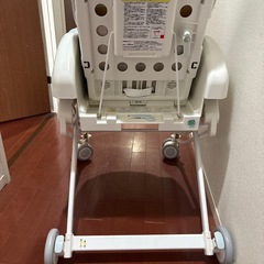 Aprica ベビーチェア トレー付き ユラリズムの画像