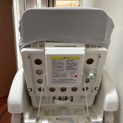 Aprica ベビーチェア トレー付き ユラリズムの画像
