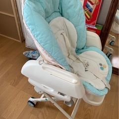 【Combi ハイローチェア】／リクライニング＆高さ調整可／テーブル付き／清潔・良好状態 の画像