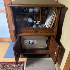 金庫付き茶棚の画像