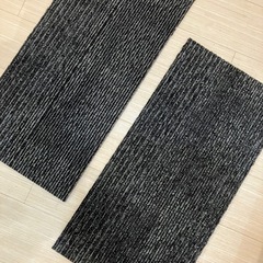 【新品同様】《近隣配達可能》サンゲツ タイルカーペットの画像