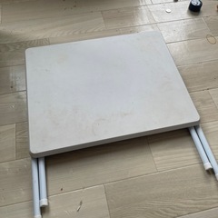折りたたみテーブルの画像