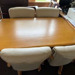 ダイニングテーブル4人用の画像