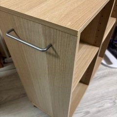 キャスター付き収納棚の画像