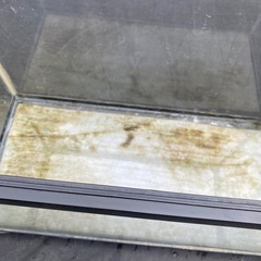 ボロボロ水槽の画像