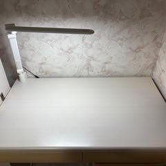 ニトリ学習机、椅子セットの画像