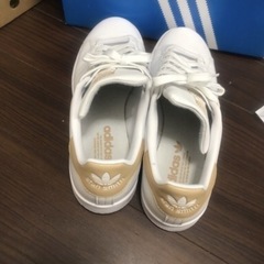 adidasスタンスミス　スニーカーの画像
