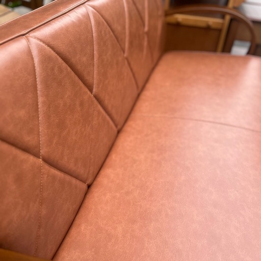 《売約済》【武蔵小山店】 アームチュロ ソファ 2人掛け ブラウン 木製アーム 合皮 北欧調 レトロ モダン リビングソファ カフェ風 sofa 2P 検） ソファ sofa 2人掛け 2P アームチュロ ブラウン 木製アーム 合皮 レザー 北欧 モダン ナチュラル カフェ風 レトロ インテリア リビング