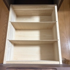 デスク周りの収納の画像