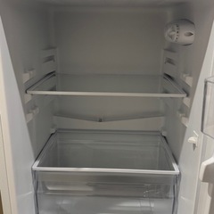 冷蔵庫（付属品付き）の画像