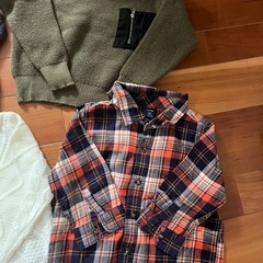 男の子　シャツ　ニット　セーター　白　カーキ　幾何学模様　85 90の画像