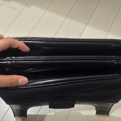 スエード×レザー ハンドバッグの画像