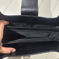 スエード×レザー ハンドバッグの画像