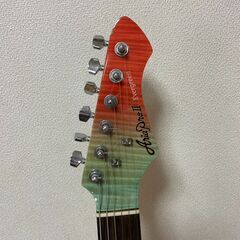 赤と緑のエレキギター＋ケース＋スタンドの画像