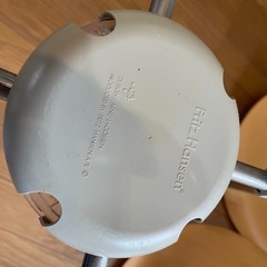 壊れたヤコブセンのチェアの画像