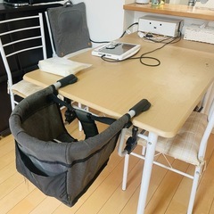 ダイニングテーブルの画像