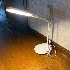 アイリスオーヤマ　デスクライトの画像
