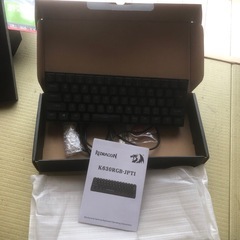 グラフィックボードとキーボードの画像