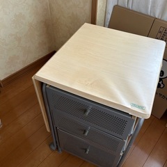 折りたたみ机の画像