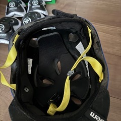 bern ヘルメット　ストライダープロテクターセット　の画像