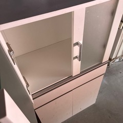 食器棚の画像