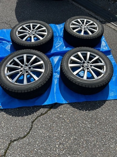 エクストレイルスタッドレスタイヤアルミホイール付き