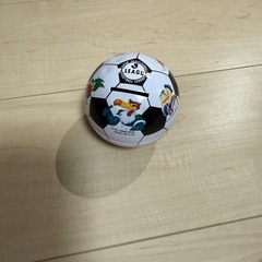 サッカーボール型貯金箱　缶製品の画像
