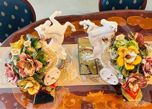 大型カポディモンテ2匹の馬