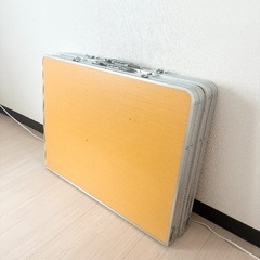 アウトドアレジャー折り畳みテーブルの画像