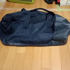 アディダスのスポーツバックの画像