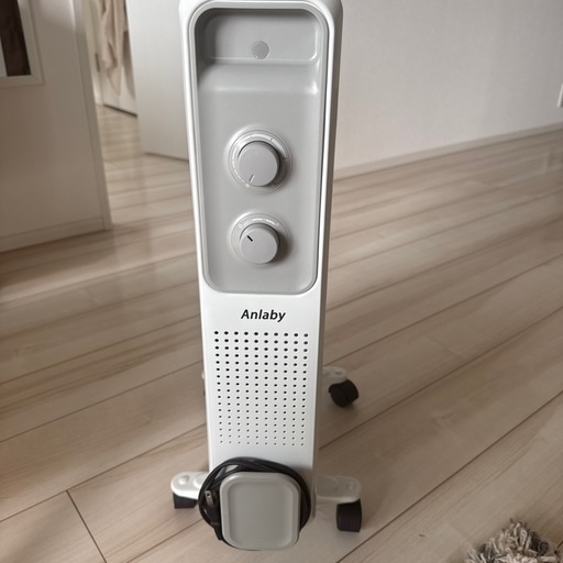 オイルヒーター 8畳~10畳 暖房器具 省エネ 電気代節約 ヒーター 1200W 出力3段階調整　温度調節機能 ダイヤル式 オイル ヒーター