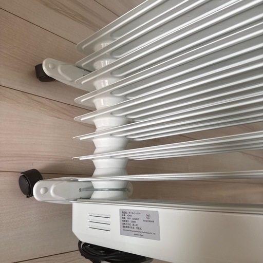オイルヒーター 8畳~10畳 暖房器具 省エネ 電気代節約 ヒーター 1200W 出力3段階調整　温度調節機能 ダイヤル式 オイル ヒーター