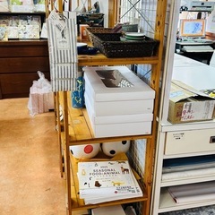 【お話中】木製の棚の画像