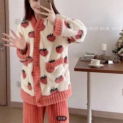 いちご柄　モコモコルームウェアの画像