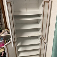 収納棚の画像