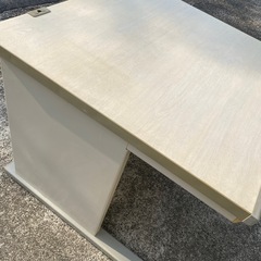 UCHIDA ウチダ　平机　配線口　スチール　　オフィス　事務机　中古　木目　在宅　テレワーク　デスク　の画像