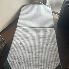 折りたたみベッドの画像