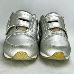 NB 220 シルバー 13cm 女の子向け キラキラ靴の画像