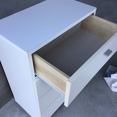 チェスト　4段　キャスター付き　白　タンス　箪笥 中古品　※天板傷み有りの画像