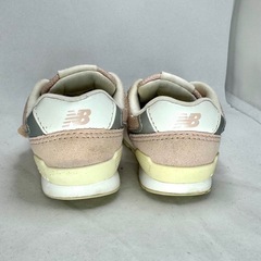 New Balance 996 ピンクベージュ 13cm 女の子用の画像