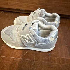 NB スニーカー16cmの画像